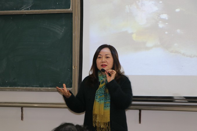 知名水彩画家金莉女士来我院作学术讲座